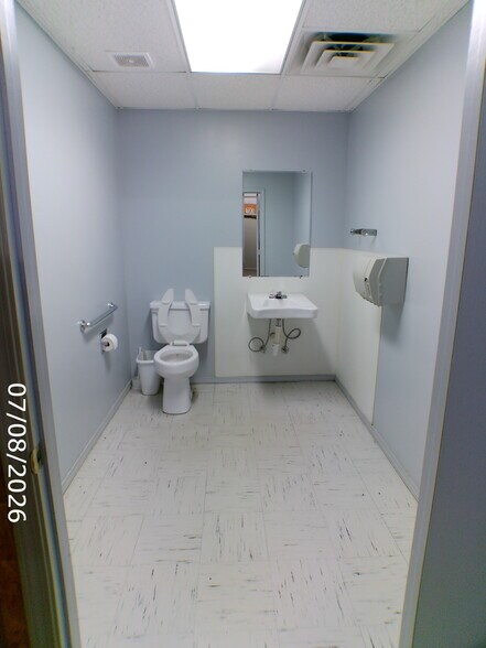 More Photos Of 204 N 2nd St, Ozark Office For Sale
