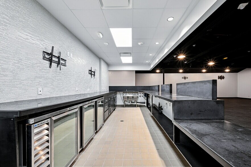 More Photos Of 315 N Highway 190, Covington Restaurant For Lease