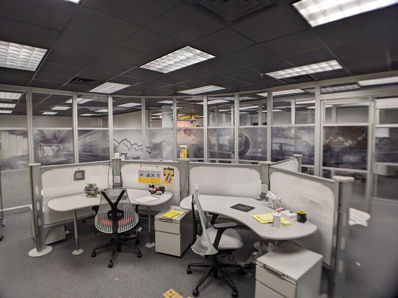 More Photos Of 405 S Washington Blvd, Mundelein Office For Sale