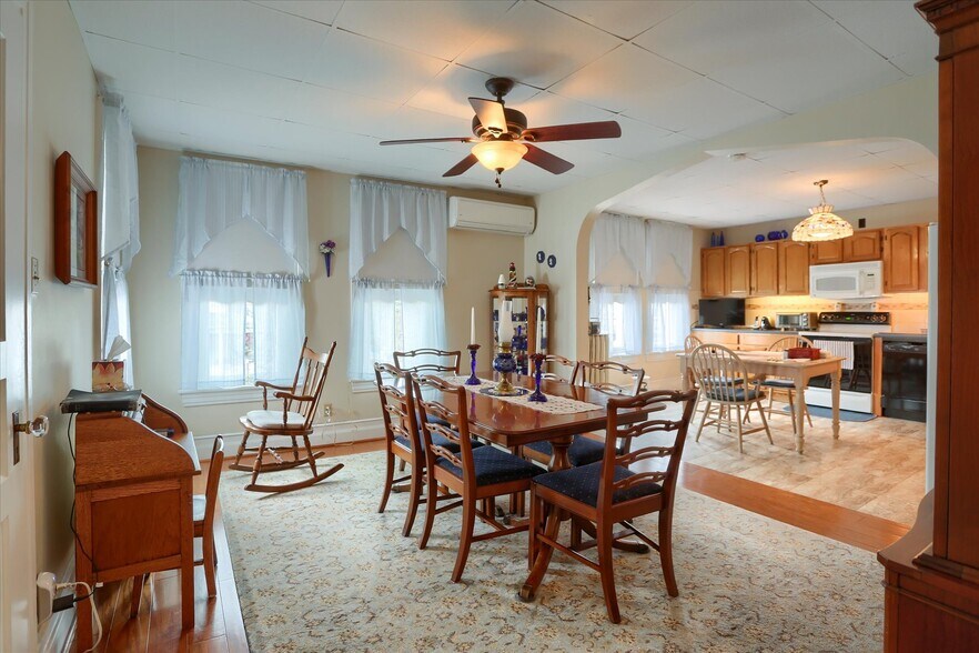 More Photos Of 3 S Market St, Shamokin Flex For Sale