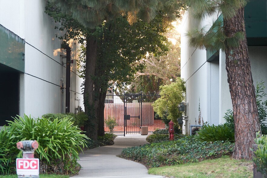 More Photos Of 3033-3095 Richmond Pky, Richmond Unknown For Lease