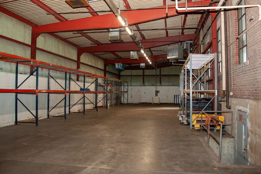 More Photos Of 10 Bartlett St, Allenstown Light Manufacturing For Lease