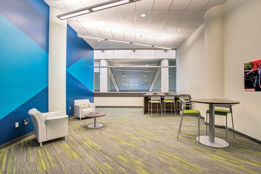 More Photos Of 200 S 10th St, McAllen Office For Lease