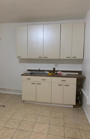 More Photos Of 27-29 Bond St, Hartford Apartments For Sale