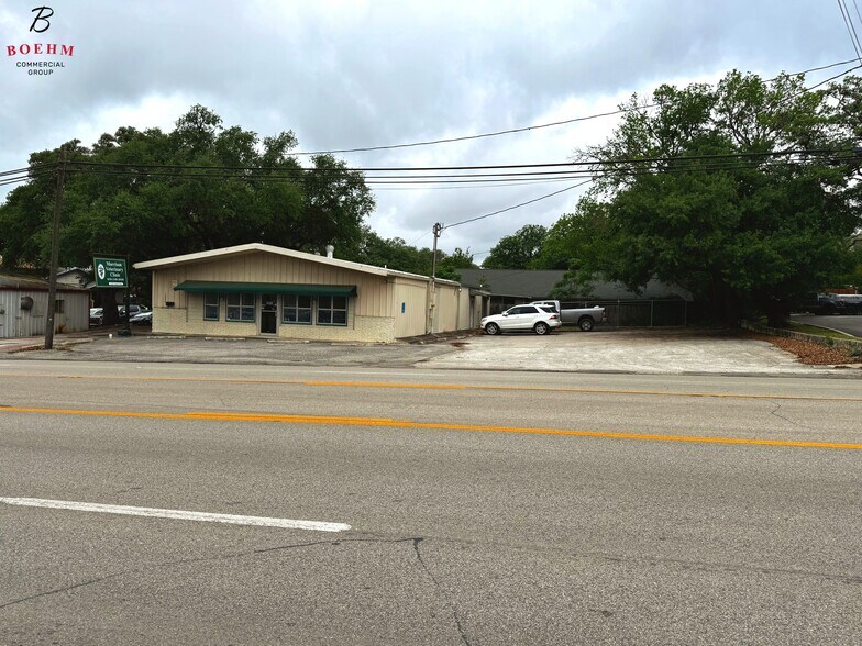 More Photos Of 1220 S Main St, Boerne Office For Lease