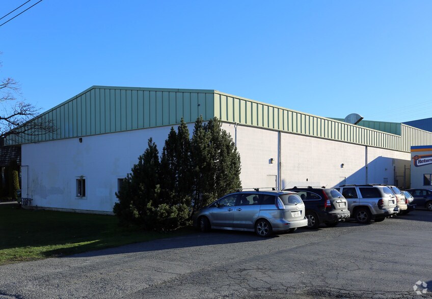 More Photos Of 933 Ellery St, Esquimalt Warehouse For Lease