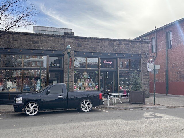 More Photos Of 15 E Aspen Ave, Flagstaff General Retail For Lease