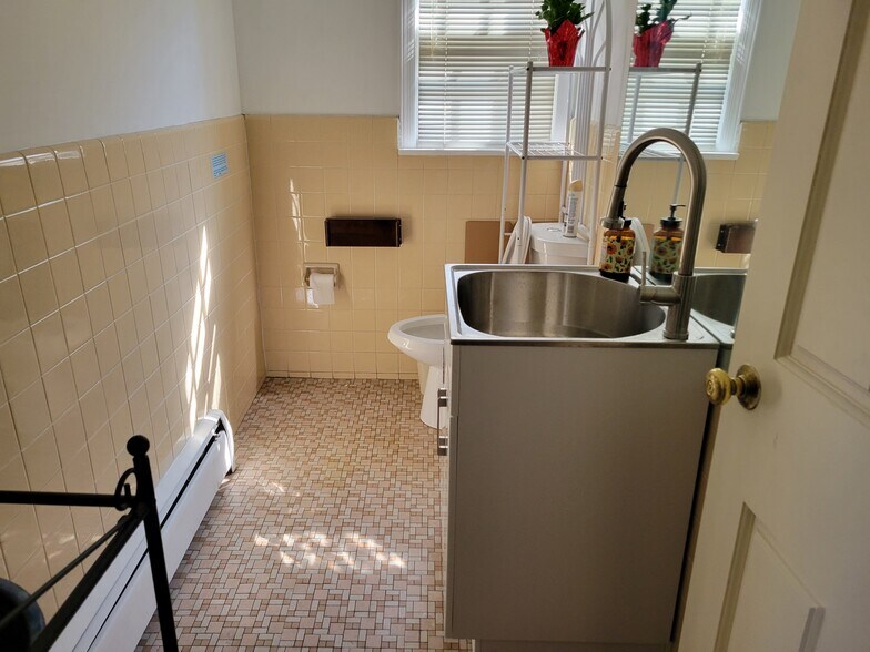 More Photos Of 1075 Queen Anne Rd, Teaneck Religious Facility For Sale