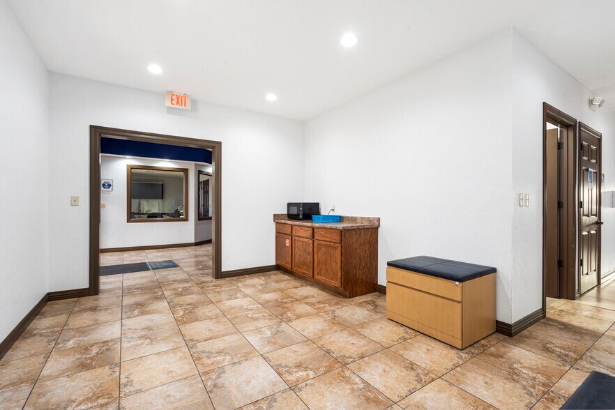 More Photos Of 4136 South Scenic, Springfield Office For Sale