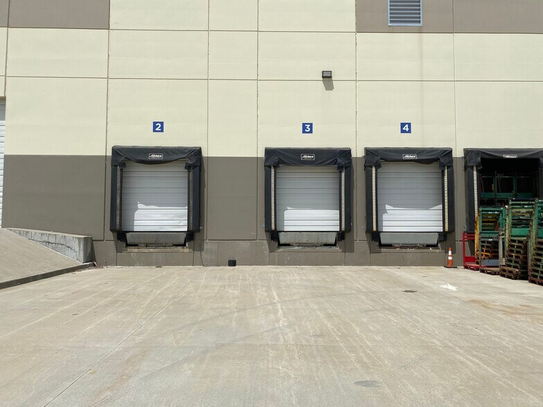 More Photos Of 874 N 165th East Ave, Tulsa Distribution For Lease