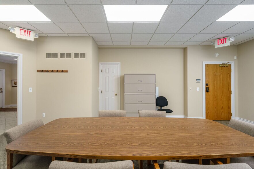 More Photos Of 206 E Liberty St, Milford Office For Sale