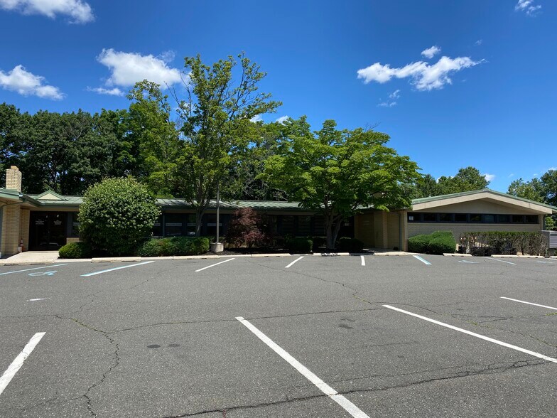 More Photos Of 345 N Main St, New City Office For Sale