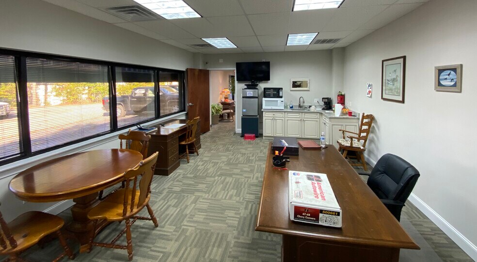 More Photos Of 3908 Memo Ct, Raleigh Flex For Lease