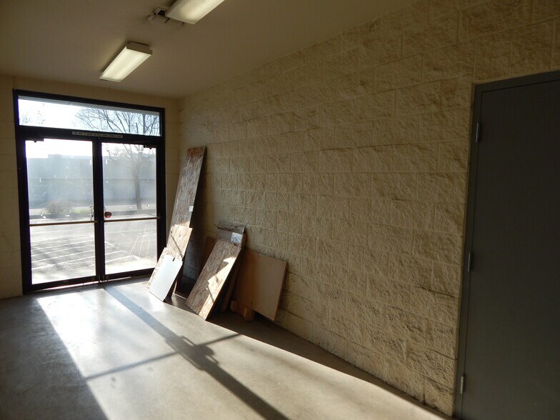 More Photos Of 330 NE Garden Valley Blvd, Roseburg Freestanding For Lease