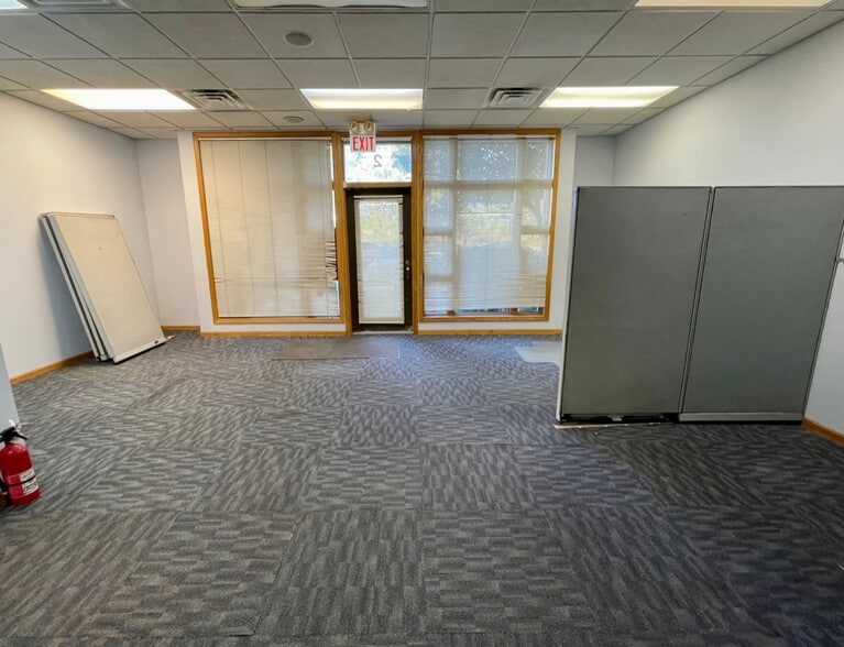 More Photos Of 1595 Weld Rd, Elgin Office For Lease