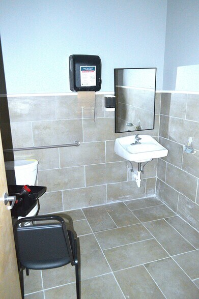 More Photos Of 341 S Main St, Bishopville Service Station For Sale