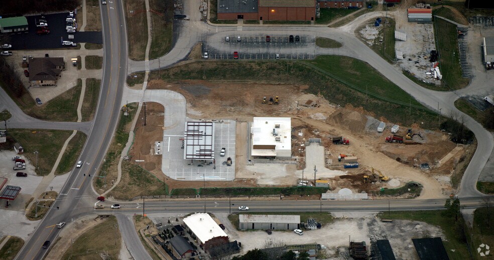 More Photos Of 907 W Jackson St, Ozark Service Station For Sale