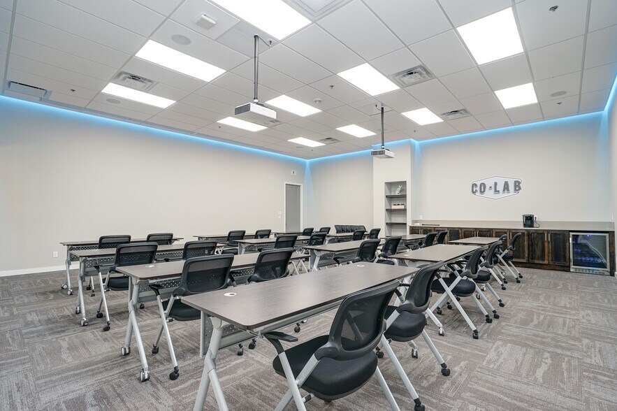 More Photos Of 71 SE 29th Ter, Lee's Summit Office For Lease