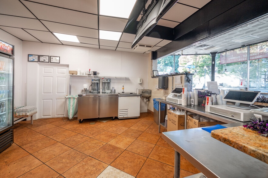 More Photos Of 1-7 Pt Barnum Sq, Bethel Restaurant For Lease