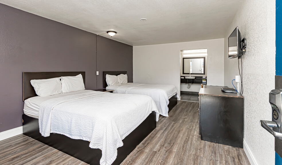 More Photos Of 9999 Gwenadele Ave, Baton Rouge Hotel For Sale