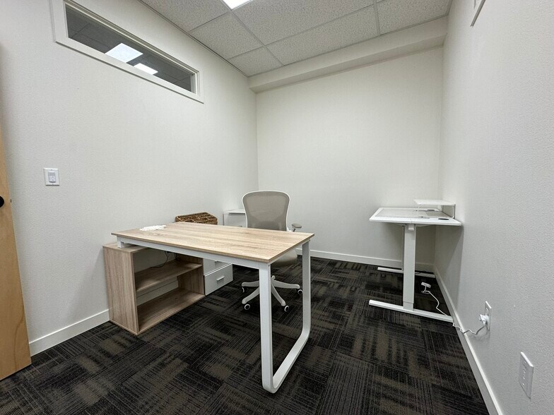 More Photos Of 711 Vandercook Way, Longview Storefront For Lease