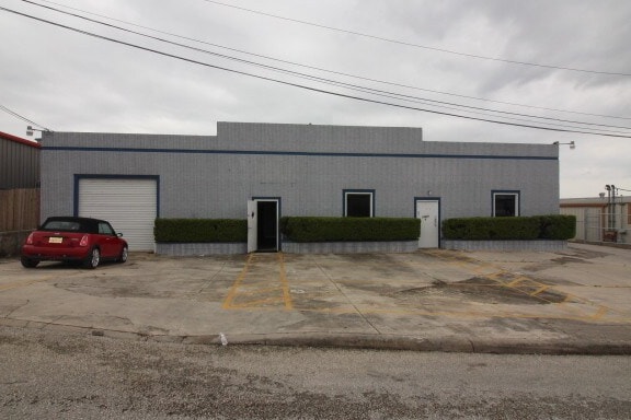 Primary Photo Of 13603 Topper Cir, San Antonio Warehouse For Lease