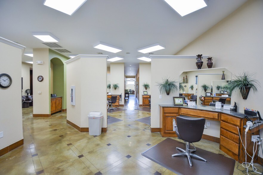 More Photos Of 2320 Airport Rd, Temple Storefront Retail Office For Lease