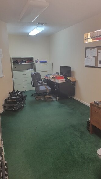 More Photos Of 801 Morton St, Richmond Office For Sale
