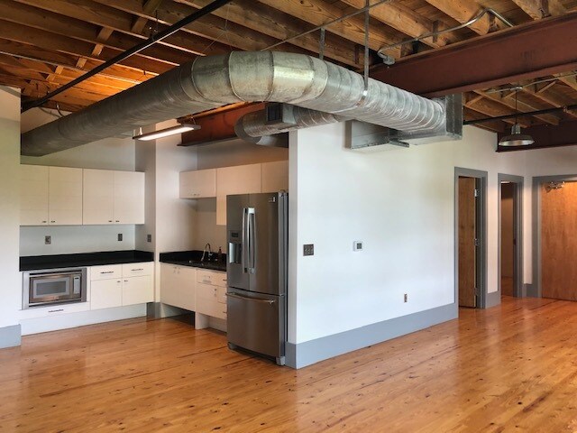 More Photos Of 624-626 New Bridge St, Jacksonville Storefront Retail Office For Lease