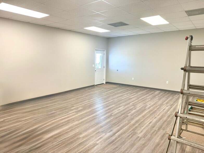 More Photos Of 5841 State Highway K St, Cape Girardeau Warehouse For Lease