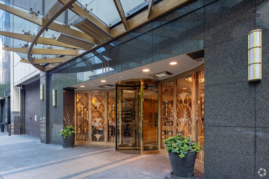 More Photos Of 111 E Chestnut St, Chicago Apartments For Lease