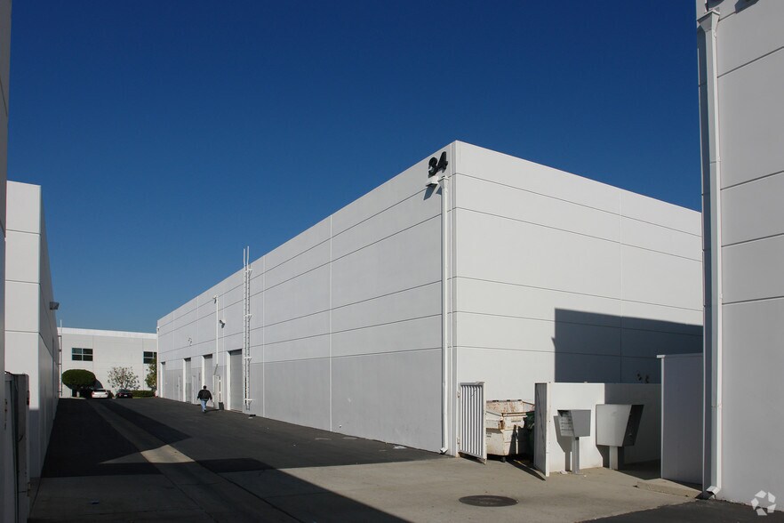 More Photos Of 34 Mauchly, Irvine Research And Development For Lease