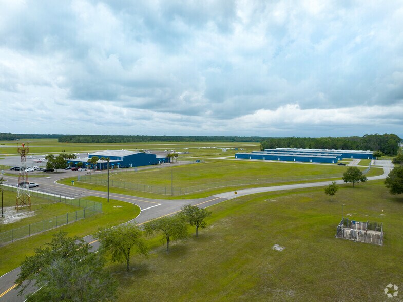 More Photos Of 9300 Normandy Blvd, Jacksonville Airport For Lease