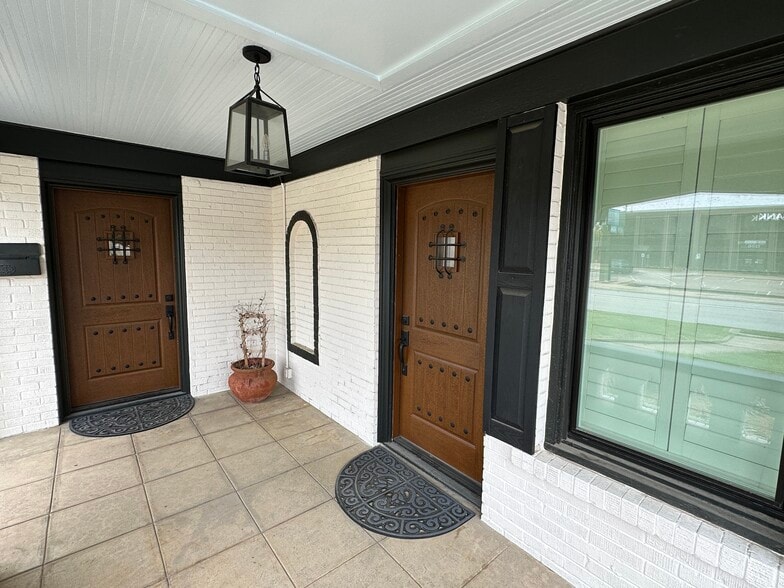 More Photos Of 1205 Main St, Garland Office For Lease