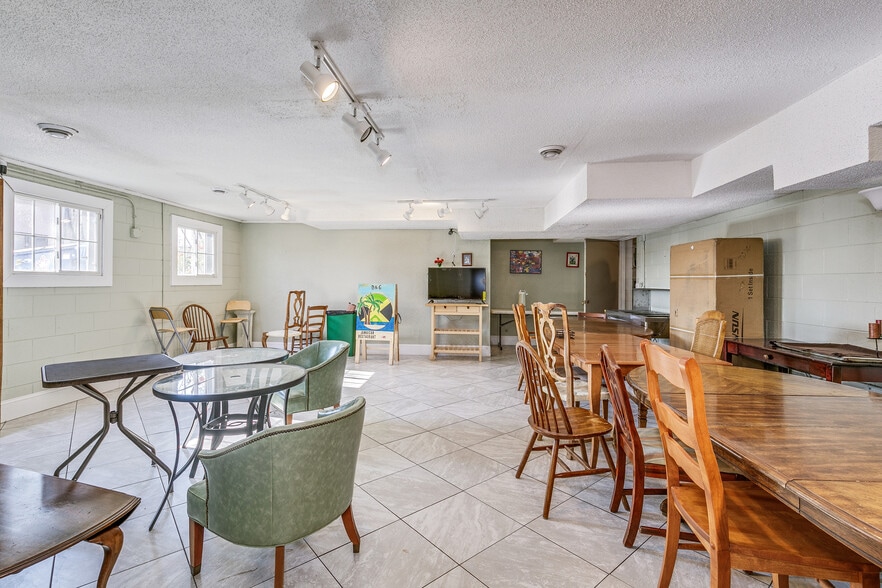 More Photos Of 1025 Southview Blvd, South Saint Paul Restaurant For Sale