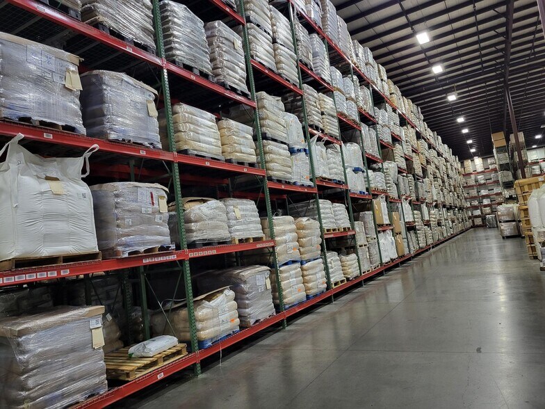 More Photos Of 820 Flora Ave, Akron Warehouse For Lease