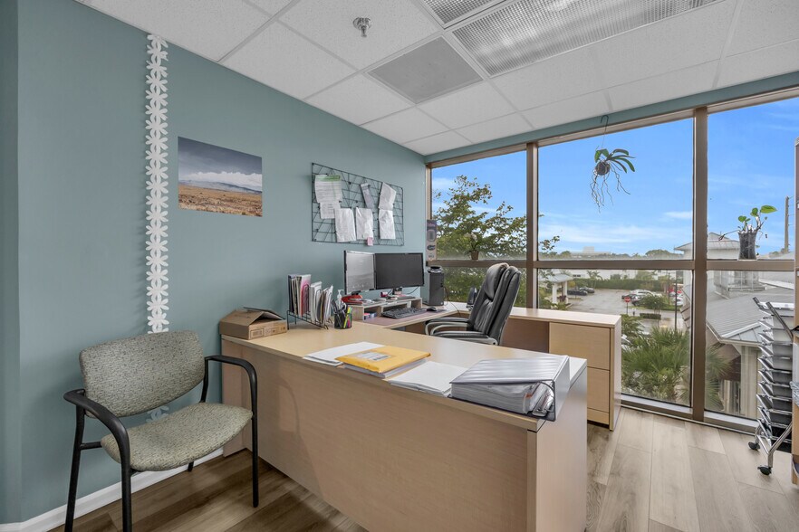 More Photos Of 631 US Highway 1, North Palm Beach Office For Sale