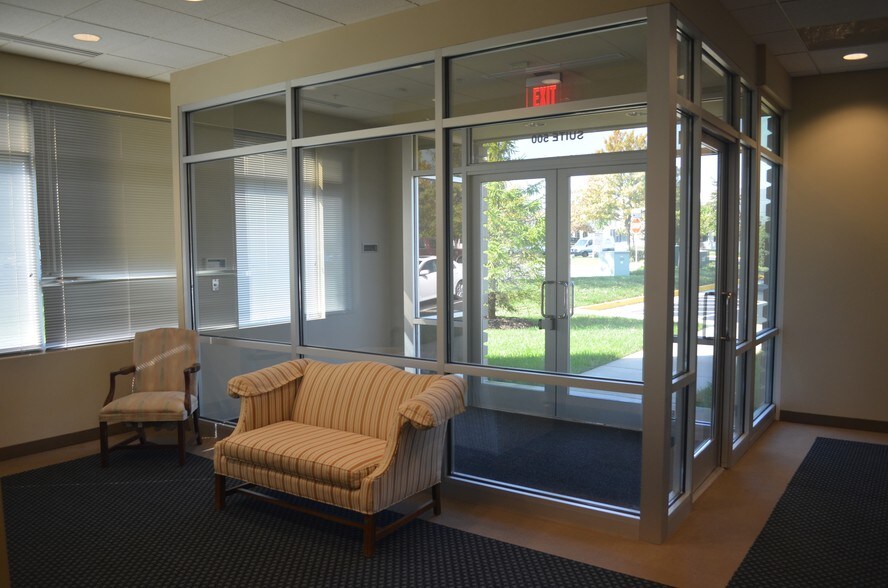 More Photos Of 4170 Lafayette Center Dr, Chantilly Light Distribution For Sale