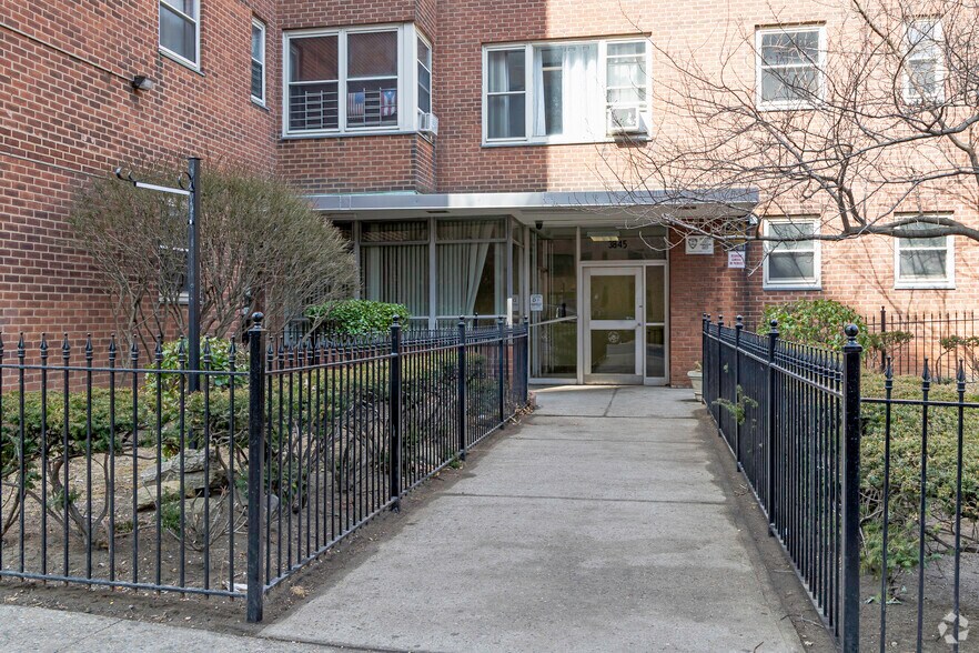 More Photos Of 3835-3845 Sedgwick Ave, Bronx Apartments For Lease