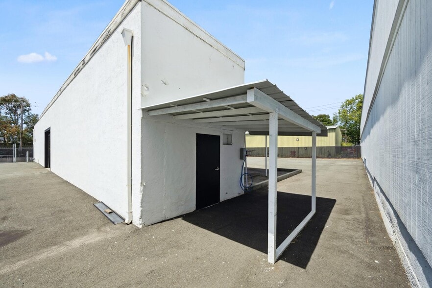 More Photos Of 2475 Bluebell Dr, Santa Rosa Industrial For Lease