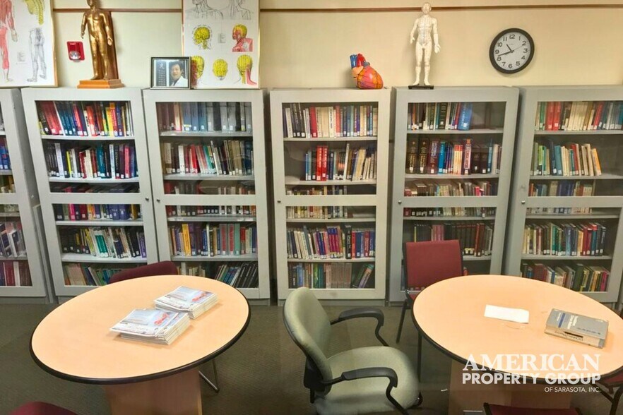 More Photos Of 3808 N Tamiami Trl, Sarasota Medical For Sale