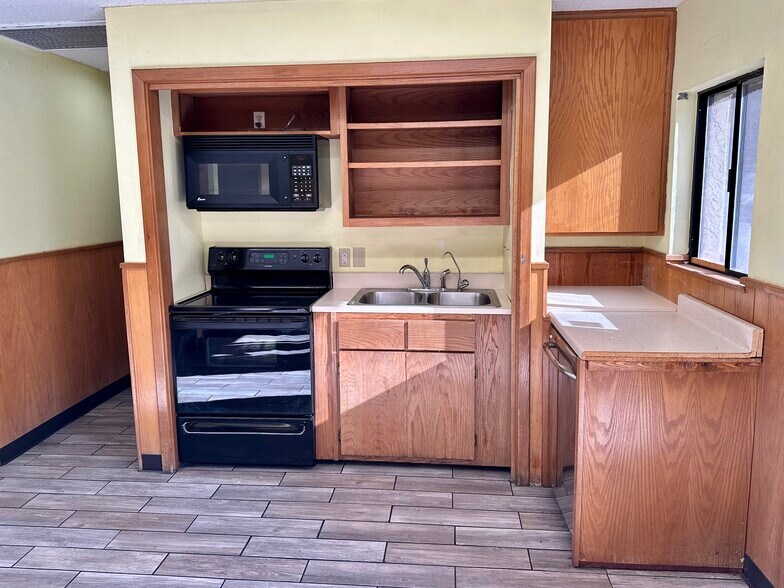 More Photos Of 7115 N 55th Ave, Glendale Office For Sale