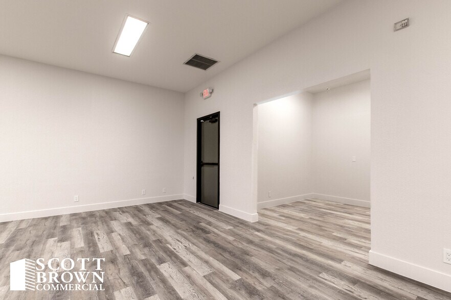 More Photos Of 2400 Worthington St, Denton Medical For Lease