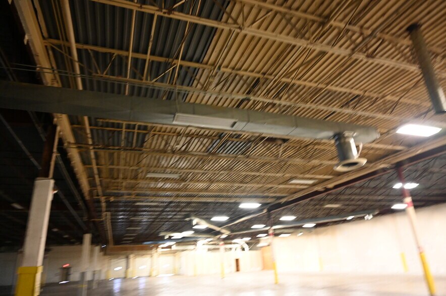 More Photos Of 2300 Claremont Ave, Ashland Freestanding For Lease