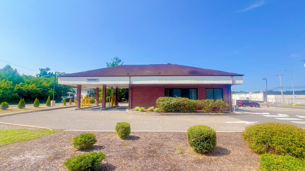 More Photos Of 340 S White Horse Pike, Berlin Bank For Lease