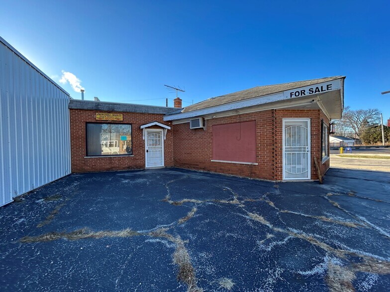 More Photos Of 8943 Ogden Ave, Brookfield Freestanding For Sale