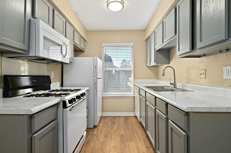 More Photos Of 1101 Rutland Dr, Austin Apartments For Sale