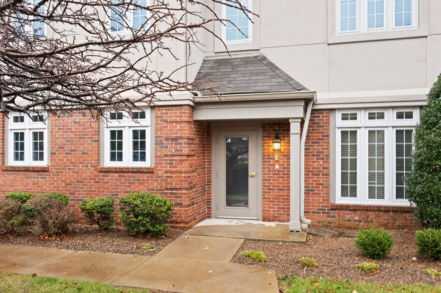 More Photos Of 303 Middletown Pky, Louisville Office For Sale