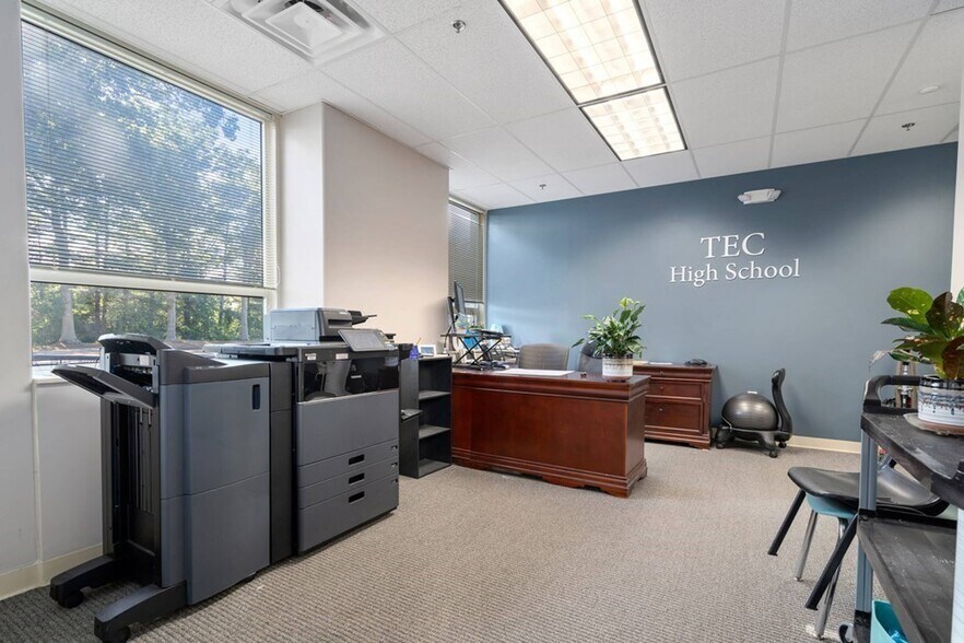 More Photos Of 141 Mansion Dr, Walpole Office For Sale