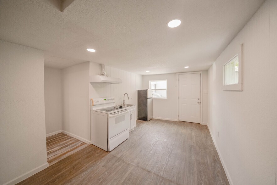 More Photos Of 5101 Crane St, Houston Apartments For Sale
